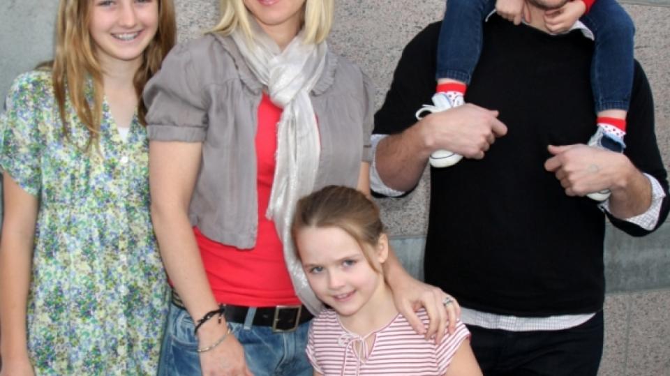 Manželství Jennie Garth a Petera Facinelliho se definitivně rozpadlo. Trpí tím jejich tři dcery.